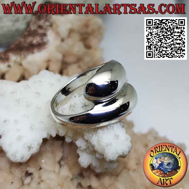 Smooth silver ring with smooth rounded embracing band