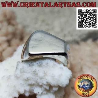Anello in argento liscio a trapezio isoscele di traverso