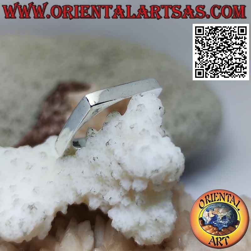 Anillo de plata lisa con banda cuadrada con interior redondo