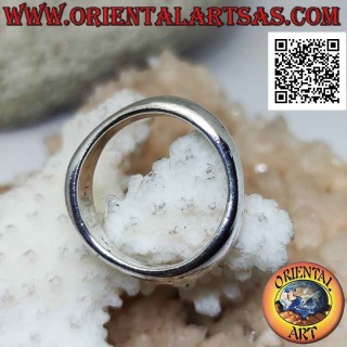 Anillo de plata lisa en forma de triángulo redondeado