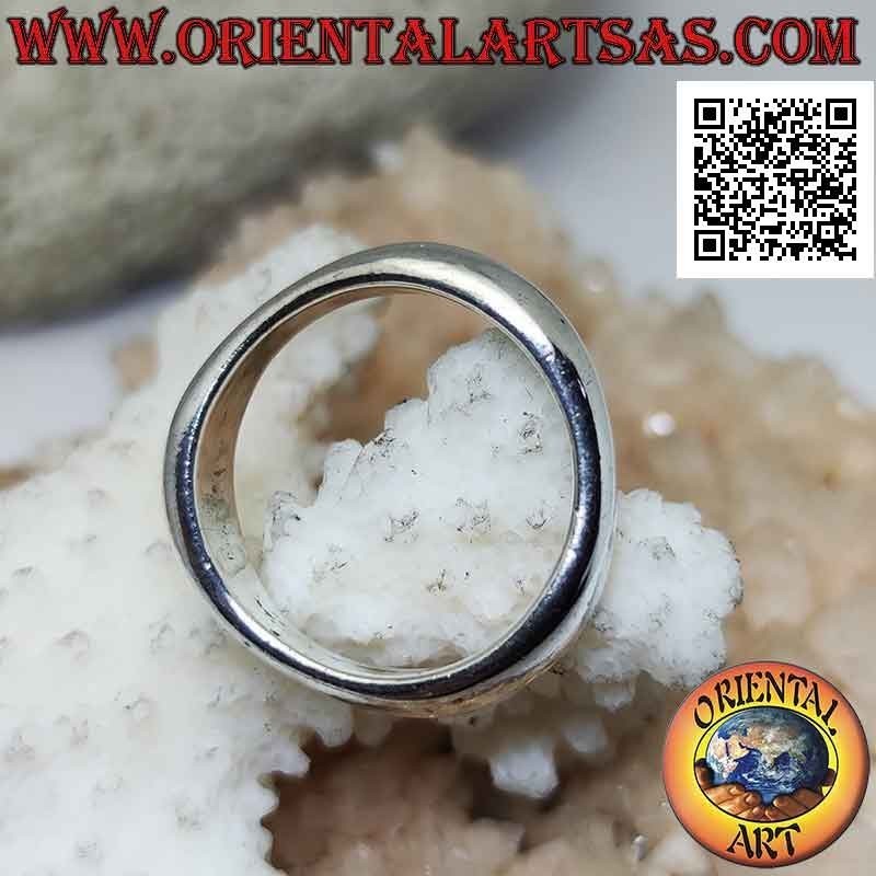 Bague en argent lisse en forme de triangle arrondi