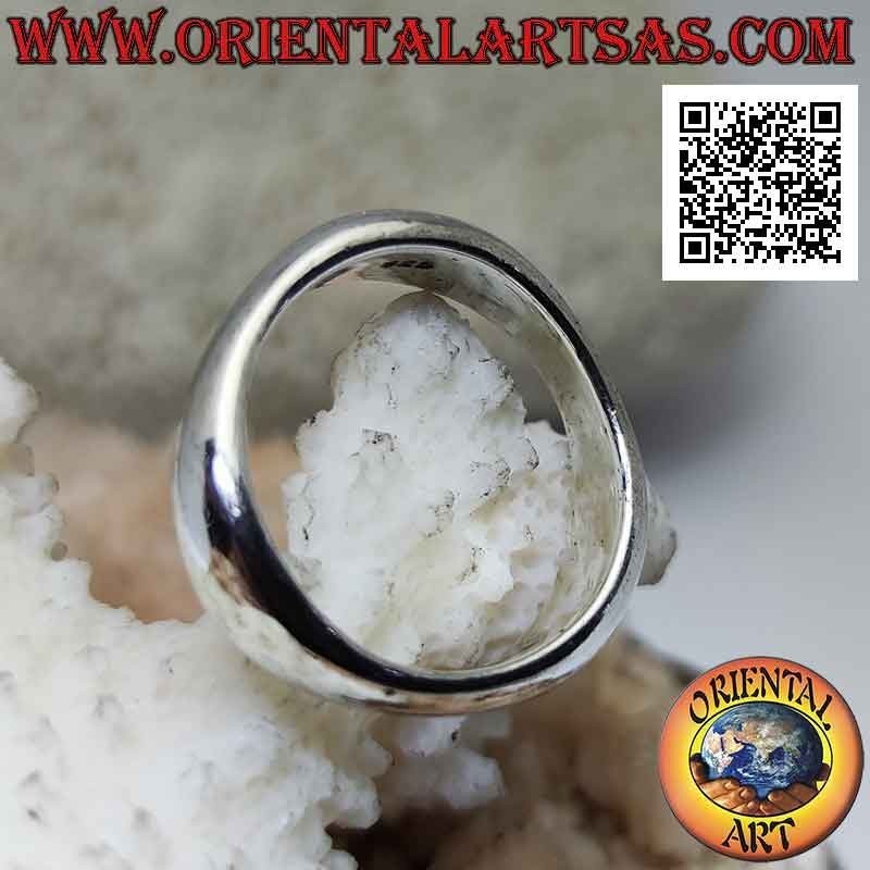 Anello in argento liscio a forma di triangolo arrotondato