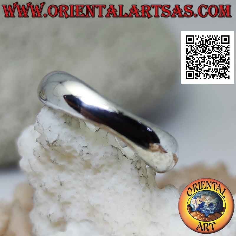 Anillo de plata lisa en forma de triángulo redondeado