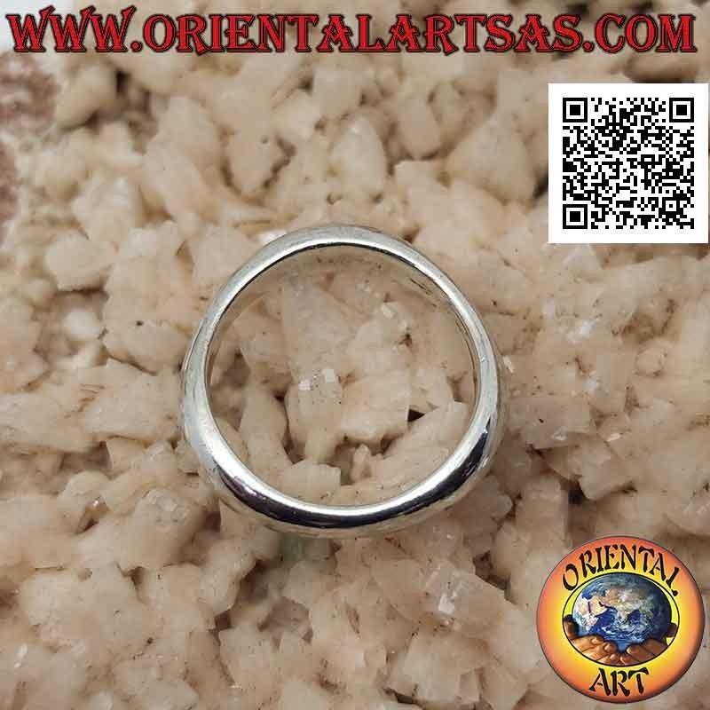 Anillo de plata lisa en forma de triángulo redondeado