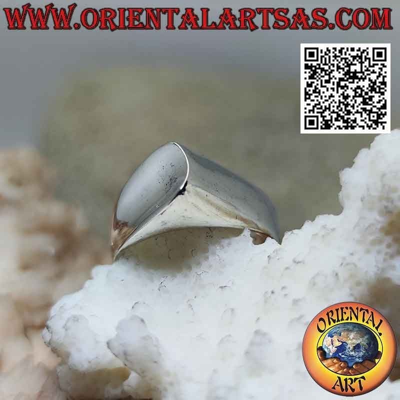 Anillo de plata lisa con una punta que sobresale en un lado redondeada y en el otro cóncava