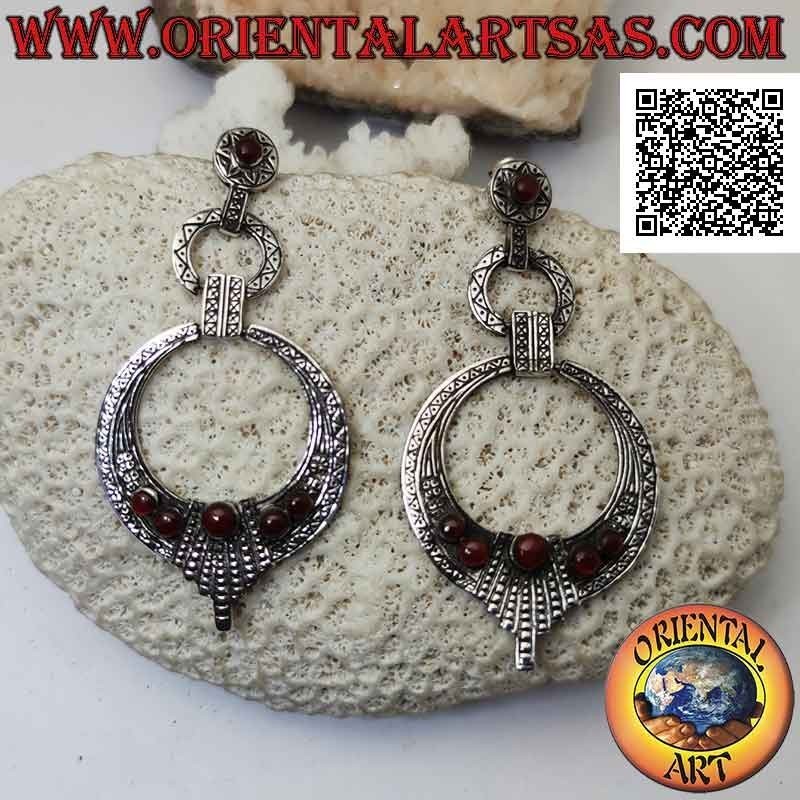 Pendientes de plata de lóbulo a trío de discos de crecimiento colgantes con grabados étnicos y cornalina natural