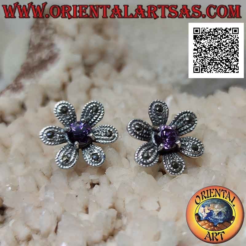 Aretes de seis pétalos con lóbulos en forma de flor en plata con incrustaciones de marcasita y circonita amatista central