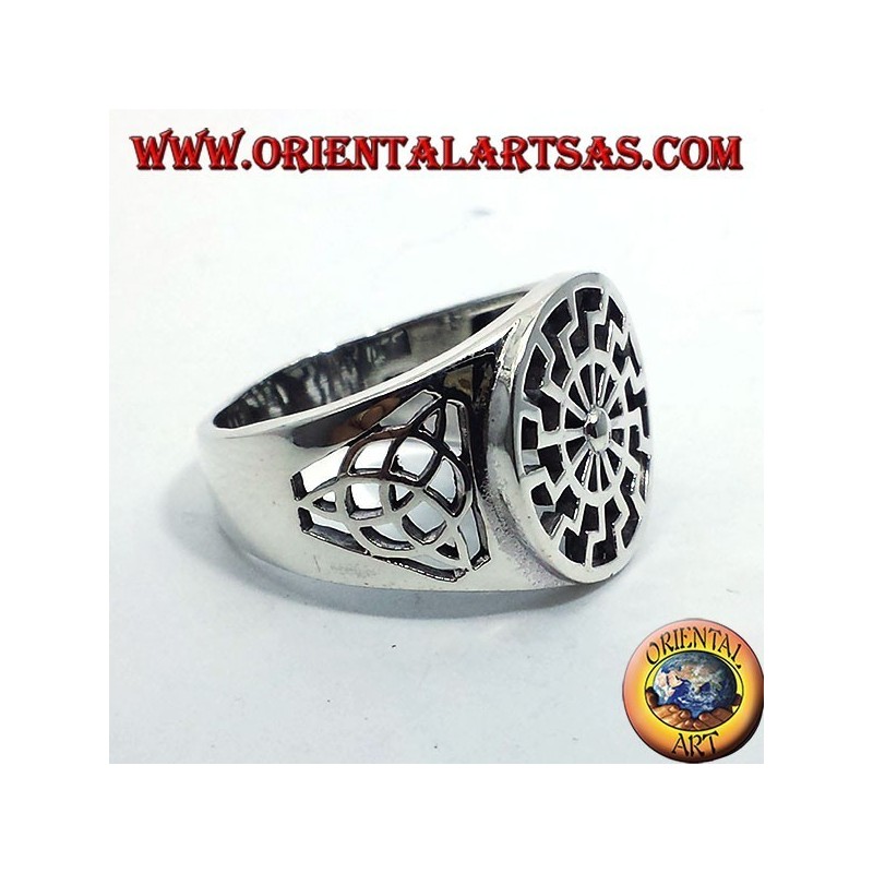 Bague en argent soleil noir avec nœud tyrone