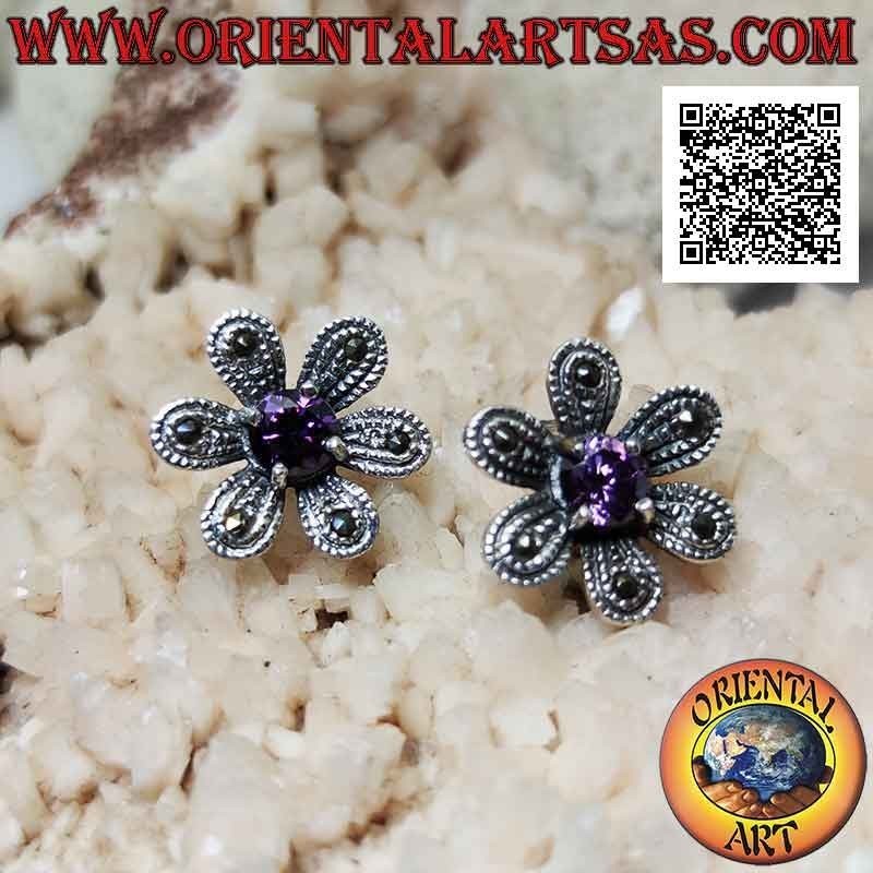 Boucles d'oreilles lobes en forme de fleur à six pétales en argent parsemés de marcassite et zircon central améthyste
