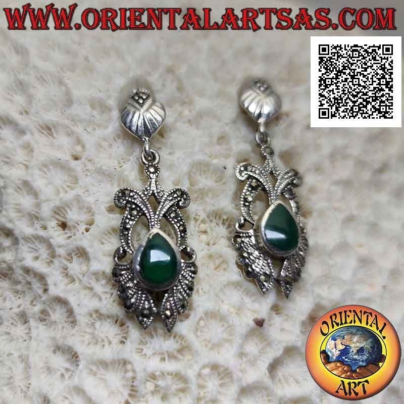 Pendientes de plata con ágata verde en forma de lágrima en engaste perforado con marcasita y concha de lóbulo