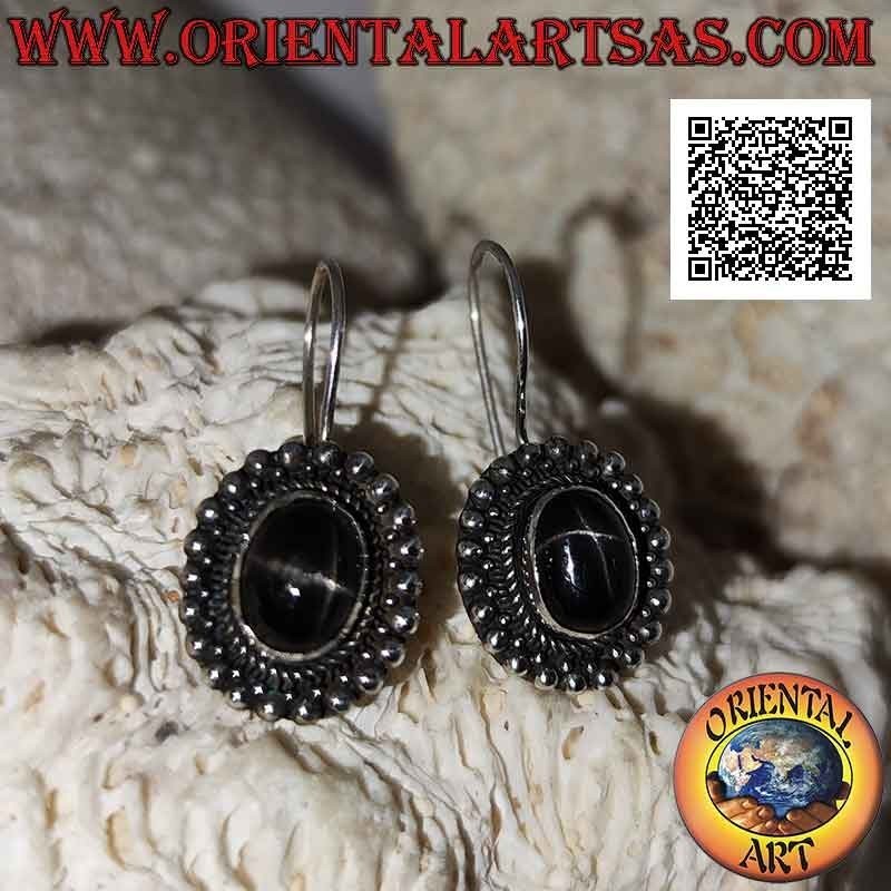 Orecchini in argento con black star (diopside stellato) ovale contornato da intreccio, palline piccole e grandi
