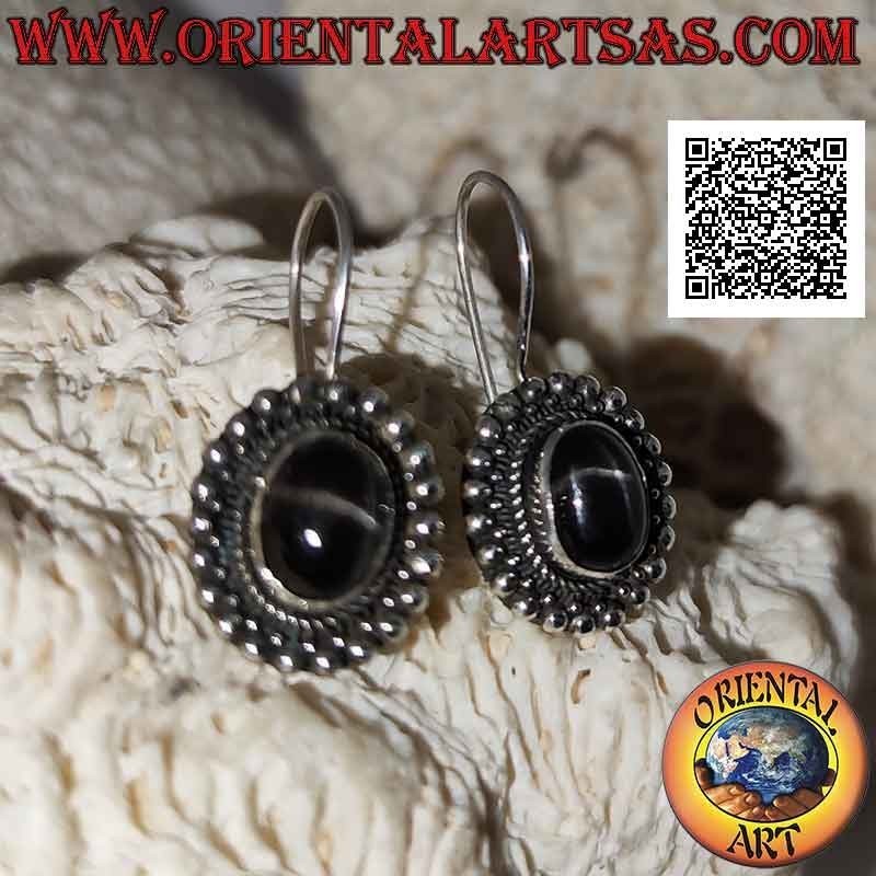 Orecchini in argento con black star (diopside stellato) ovale contornato da intreccio, palline piccole e grandi