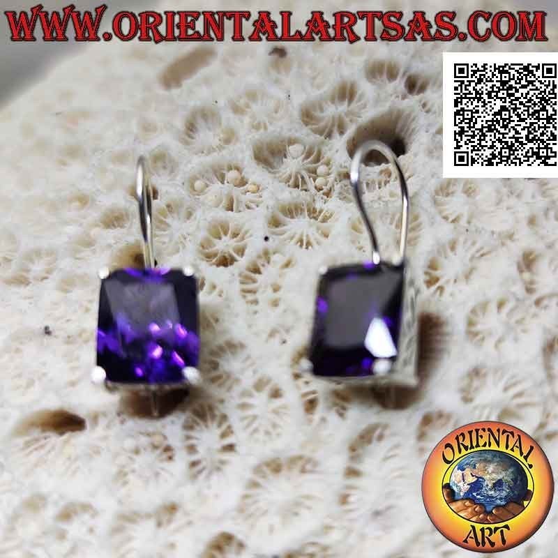 Silberne Ohrringe mit rechteckigem synthetischem Amethyst auf einem glatten Rahmen mit seitlichen Öffnungen