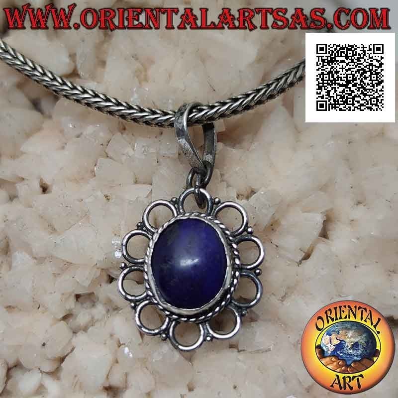 Colgante de plata con lapislázuli ovalado natural rodeado de círculos perforados y tejidos