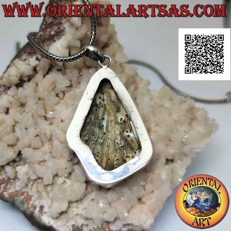 Colgante de plata en forma de triángulo irregular con concha de paua (abulón)