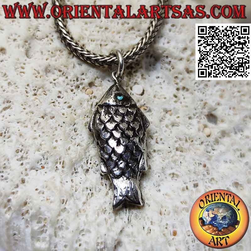Colgante de plata tridimensional en forma de pez con ojos turquesas