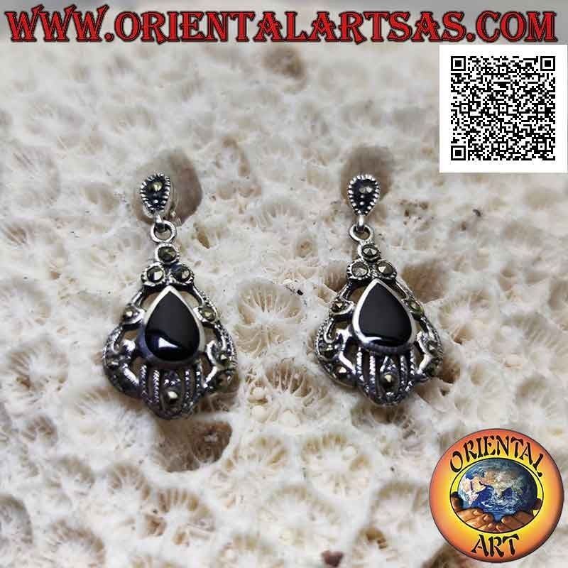 Boucles d'oreilles en argent avec onyx en forme de larme entourées d'un décor ajouré enveloppant parsemé de marcassite