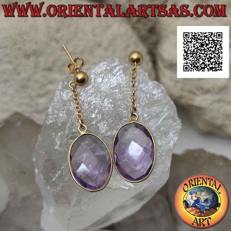 Vergoldete Silberohrringe mit facettiertem ovalem synthetischem Amethyst mit glattem Drahtrand