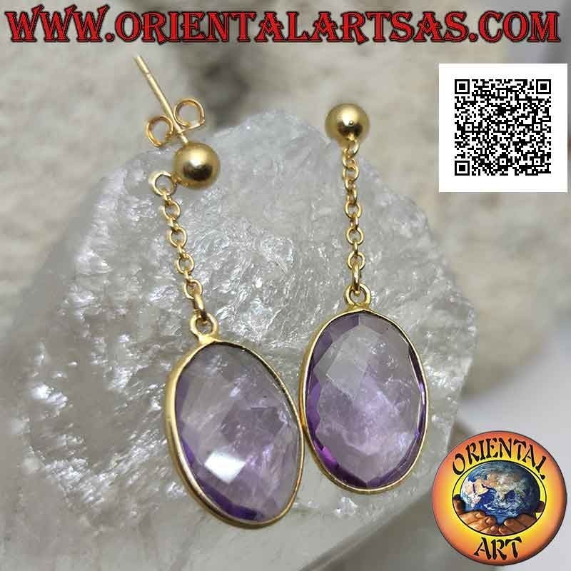 Vergoldete Silberohrringe mit facettiertem ovalem synthetischem Amethyst mit glattem Drahtrand
