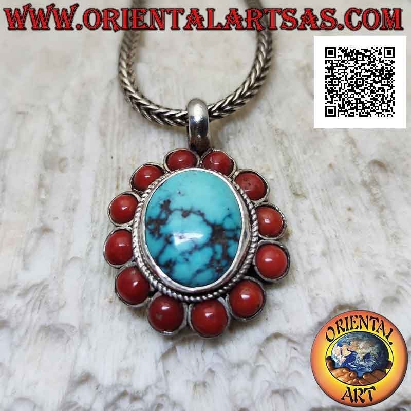 Colgante de plata con turquesa tibetana redonda natural rodeada de entretejidos y corales redondos antiguos.
