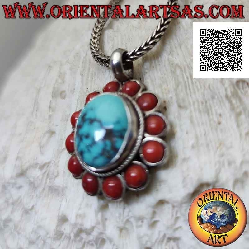 Colgante de plata con turquesa tibetana redonda natural rodeada de entretejidos y corales redondos antiguos.