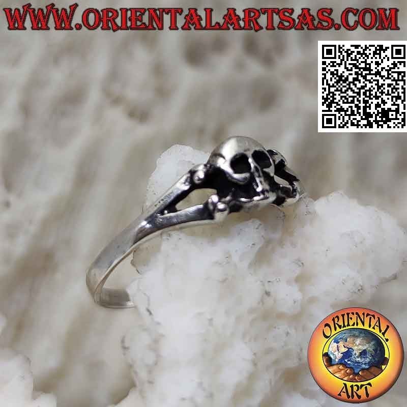 Silver ring with skull on the two crossbones (small)