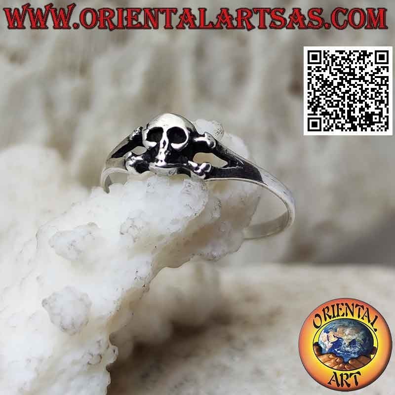 Silver ring with skull on the two crossbones (small)