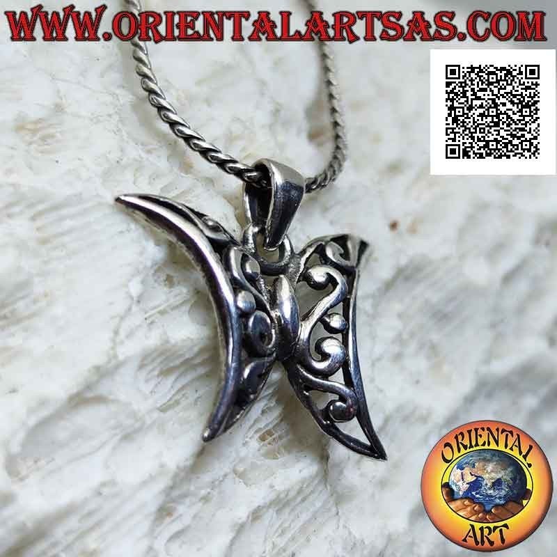 Mariposa colgante de plata con alas en forma de media luna con decoración calada