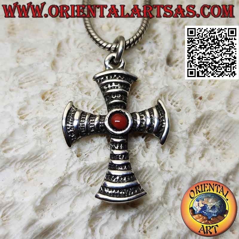 Pendentif en argent en forme de croix avec corail naturel rond central