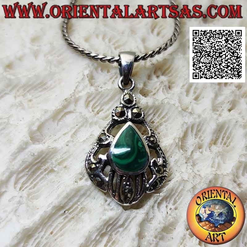 Ciondolo in argento con malachite di sintesi a goccia contornata da decorazione traforata tempestata di marcassite