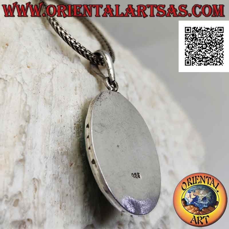 Pendentif en argent avec turquoise antique ovale et bord saillant lisse gravé sur les points cardinaux