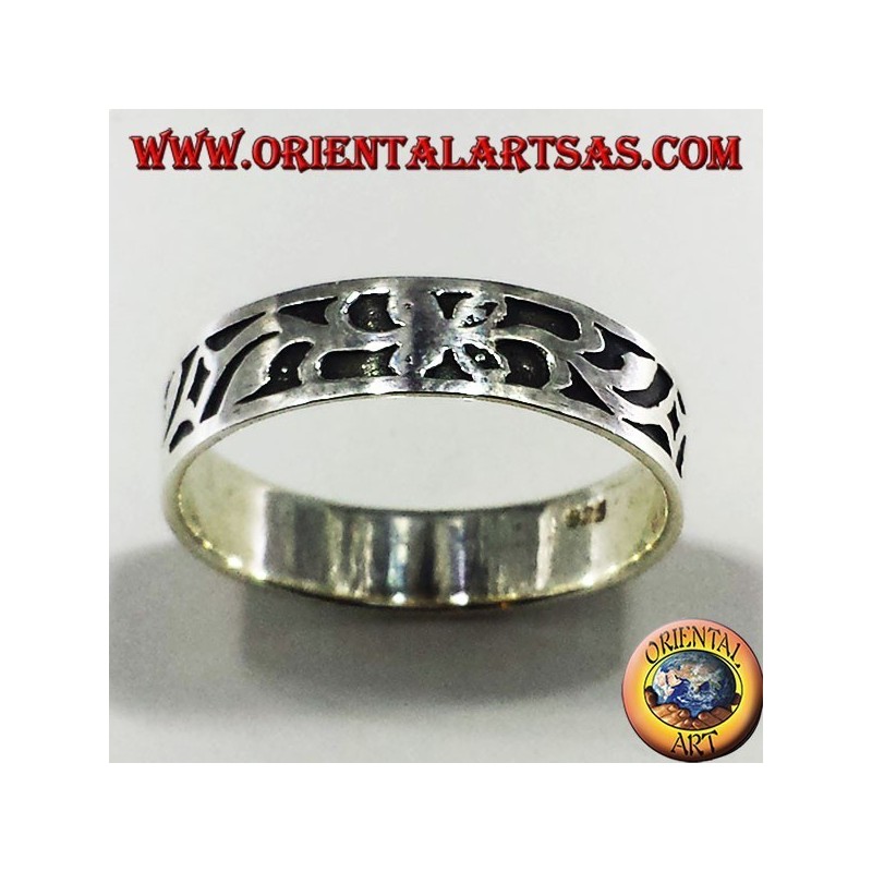 silver wedding ring intertwined