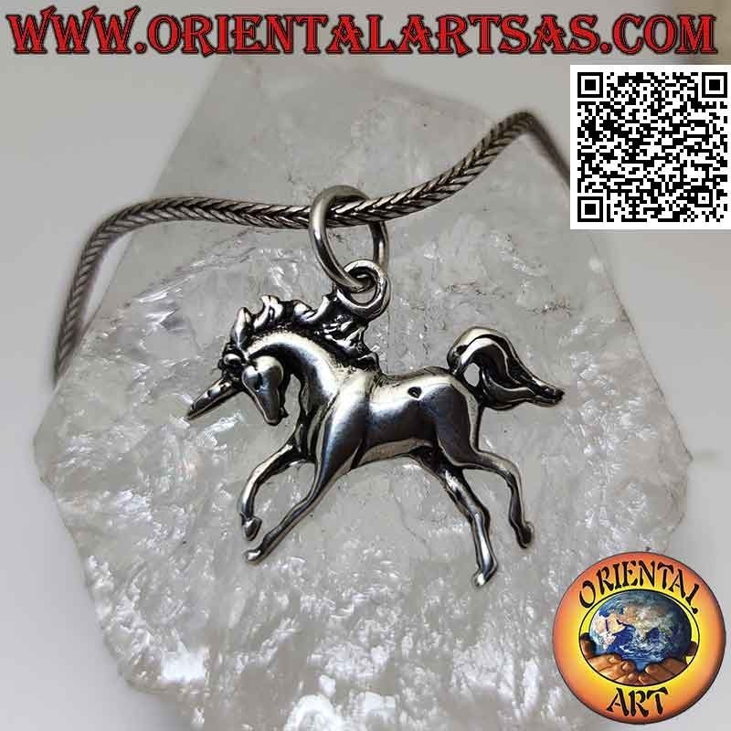 Ciondolo in argento, l'unicorno rampante di profilo