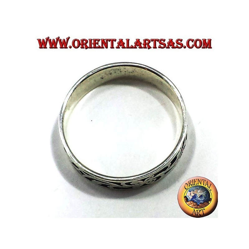 silver wedding ring intertwined