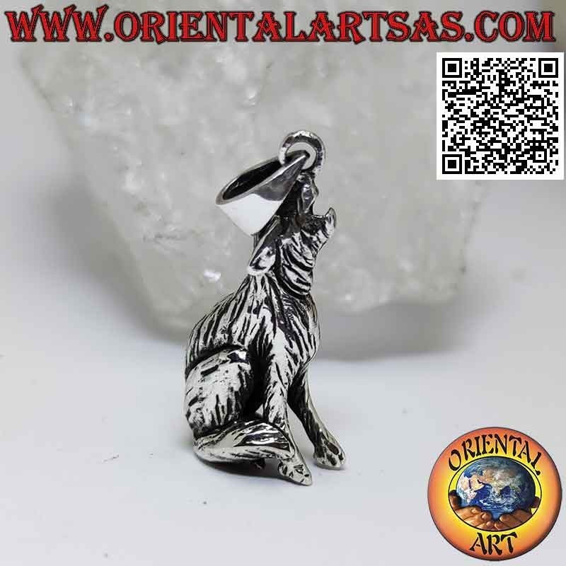 Silver pendant in the shape of a three-dimensional howling wolf