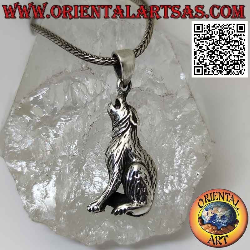 Silver pendant in the shape of a three-dimensional howling wolf