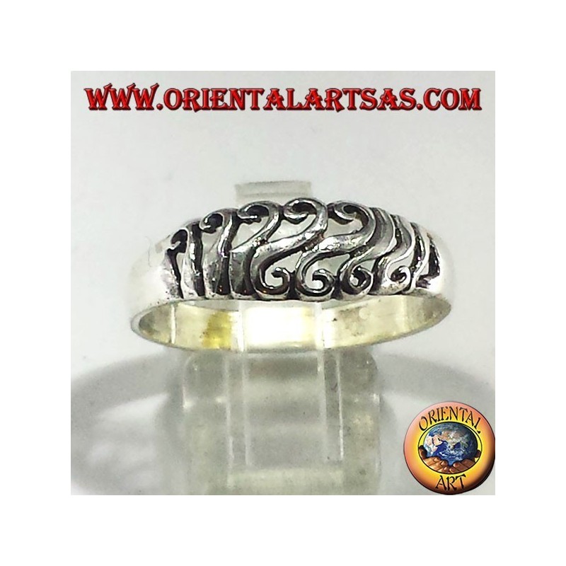 anillo de plata atravesado