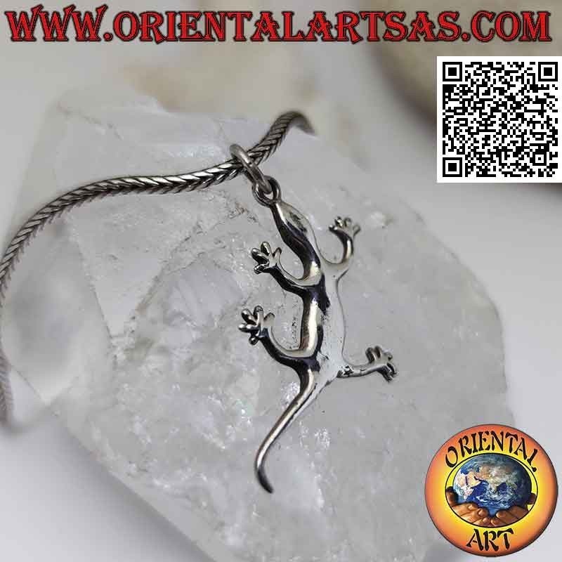 Smooth lizard-shaped silver pendant