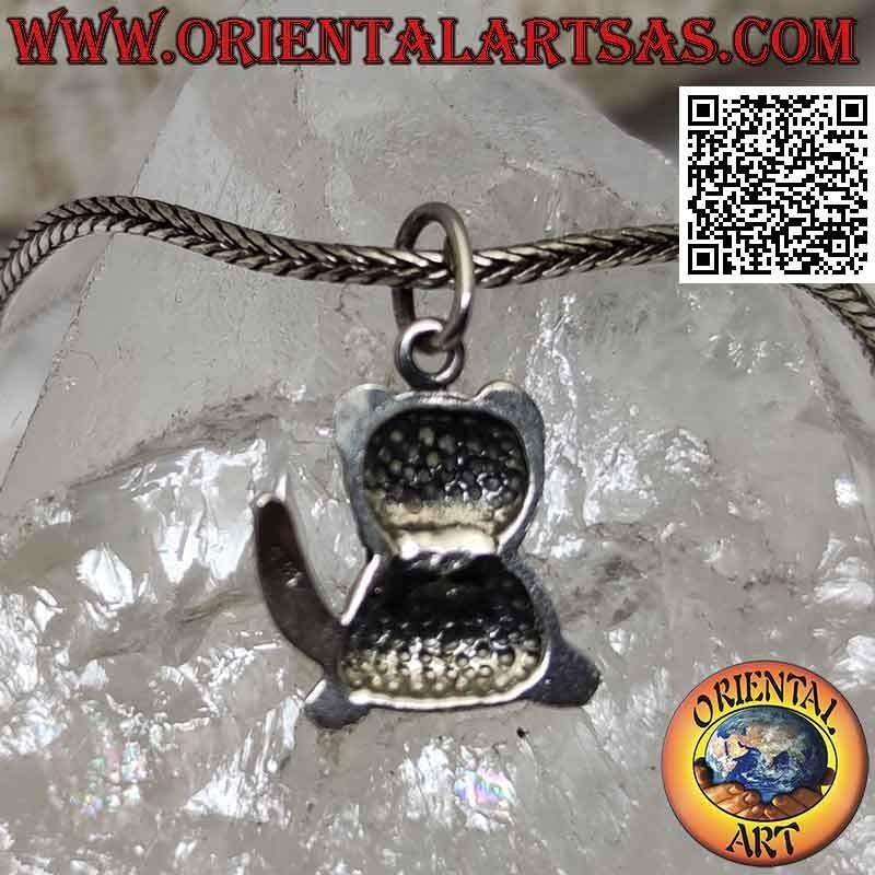 Colgante de plata en forma de castor (anime)