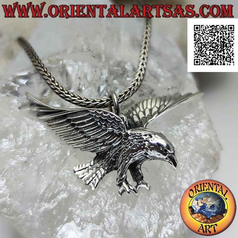 Ciondolo in argento a forma di aquila a caccia (vista a tre quarti) con ali piatte