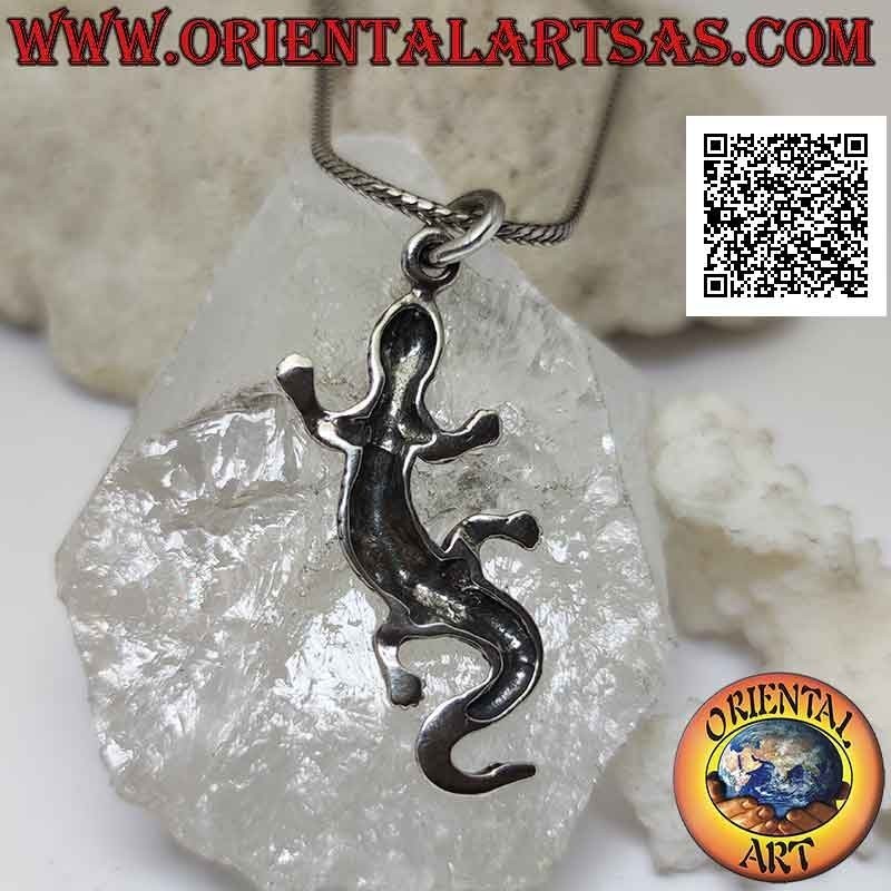 Colgante de plata en forma de lagarto con piel de escamas grabadas, en movimiento sinuoso (grande)