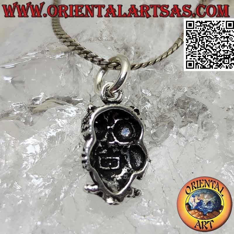 Pendentif en argent, hibou sur la branche avec des ailes sur les hanches (petit)