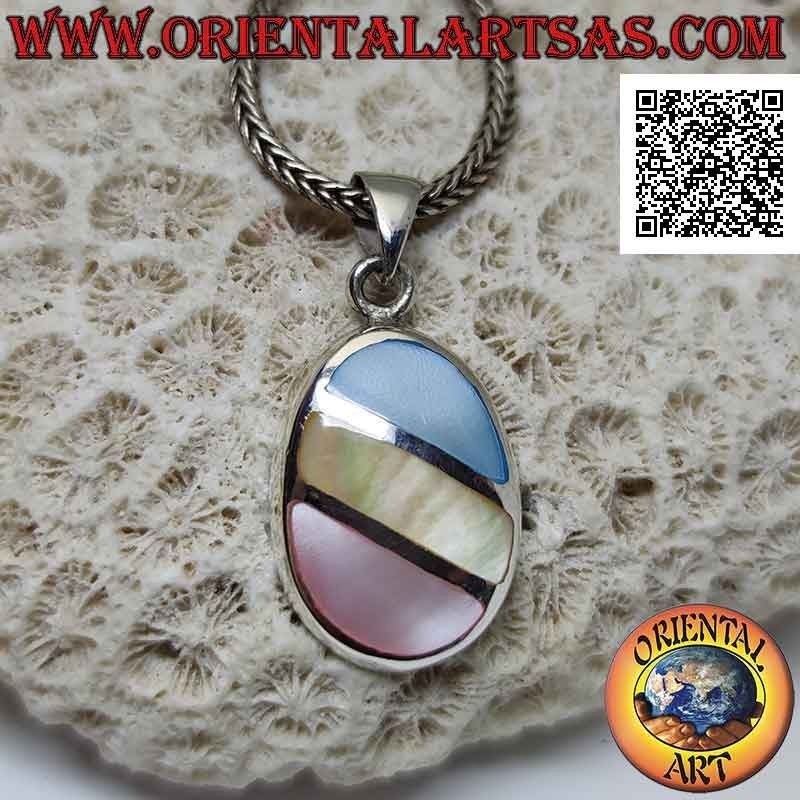 Colgante ovalado de plata con tres bandas oblicuas de nácar multicolor al ras del borde