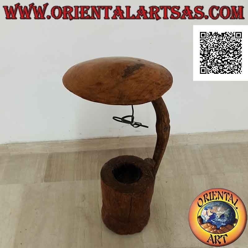 Lampada cilindrica ad ombrello realizzata con antichi mezzi di carri in legno massello