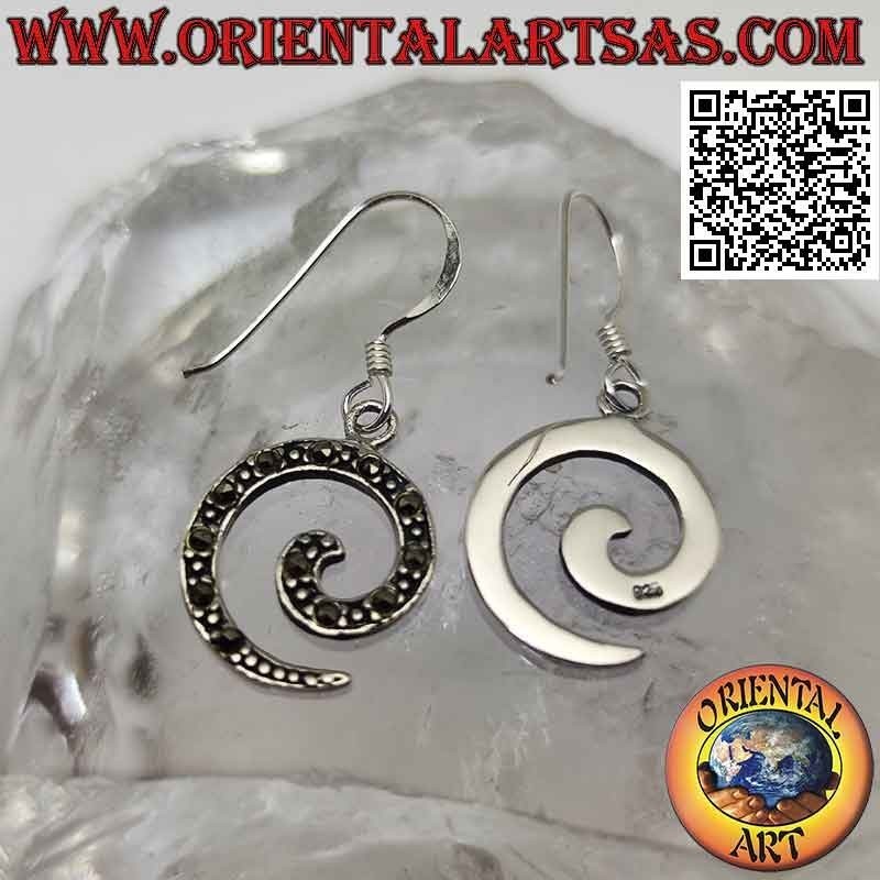 Pendientes de palanca de plata con una espiral tachonada de marcasita