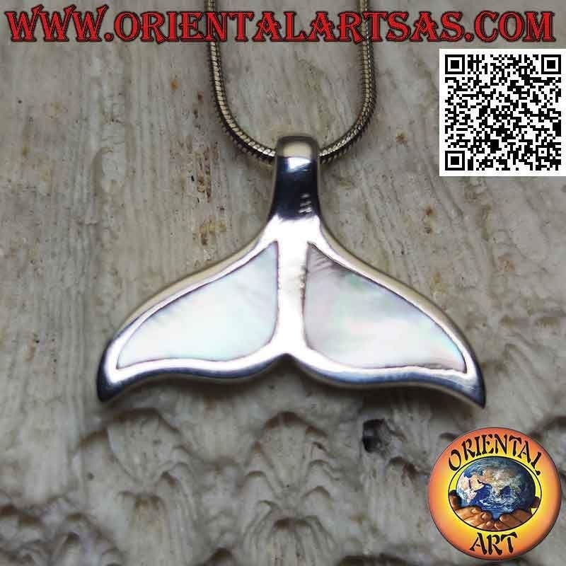 Pendentif en argent en forme de queue de baleine avec nacre plate