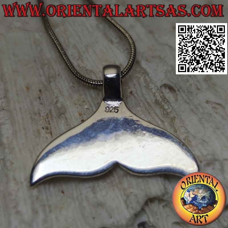 Pendentif en argent en forme de queue de baleine avec nacre plate