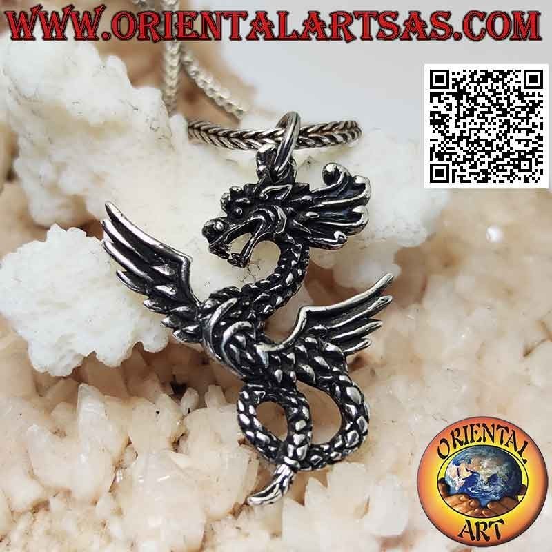 Colgante de plata en forma de dragón anfítero retorcido en pose