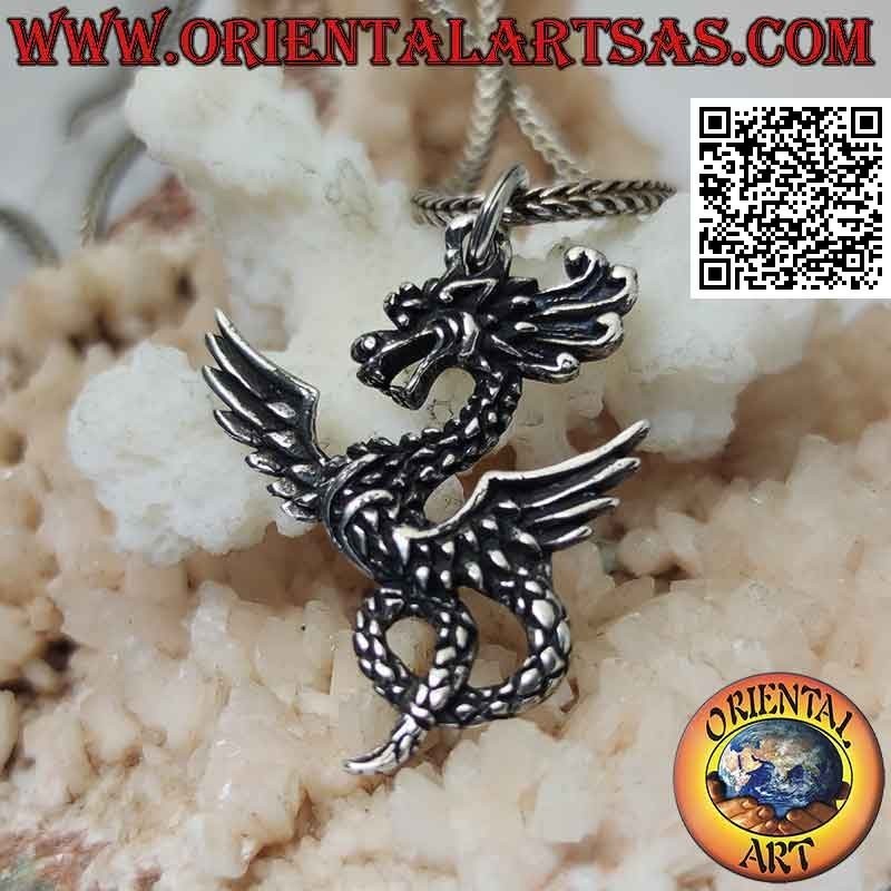 Colgante de plata en forma de dragón anfítero retorcido en pose