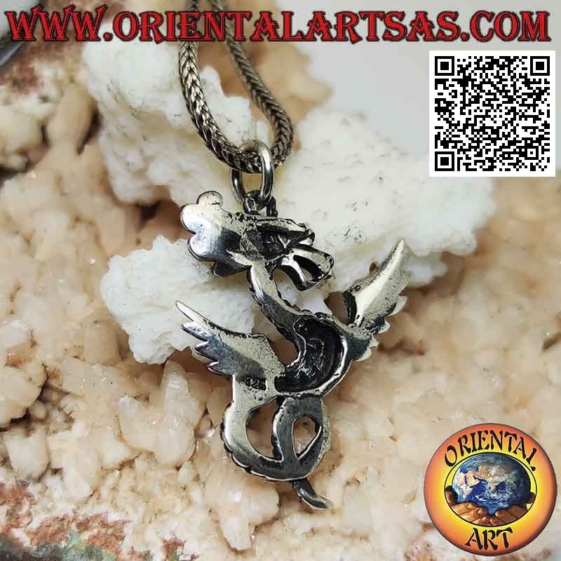 Pendentif en argent en forme de dragon amphittere tordu en pose